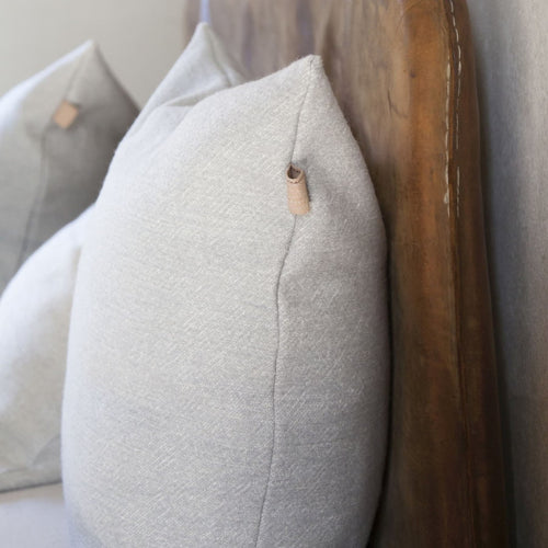PILLOWS & THROWS SALE